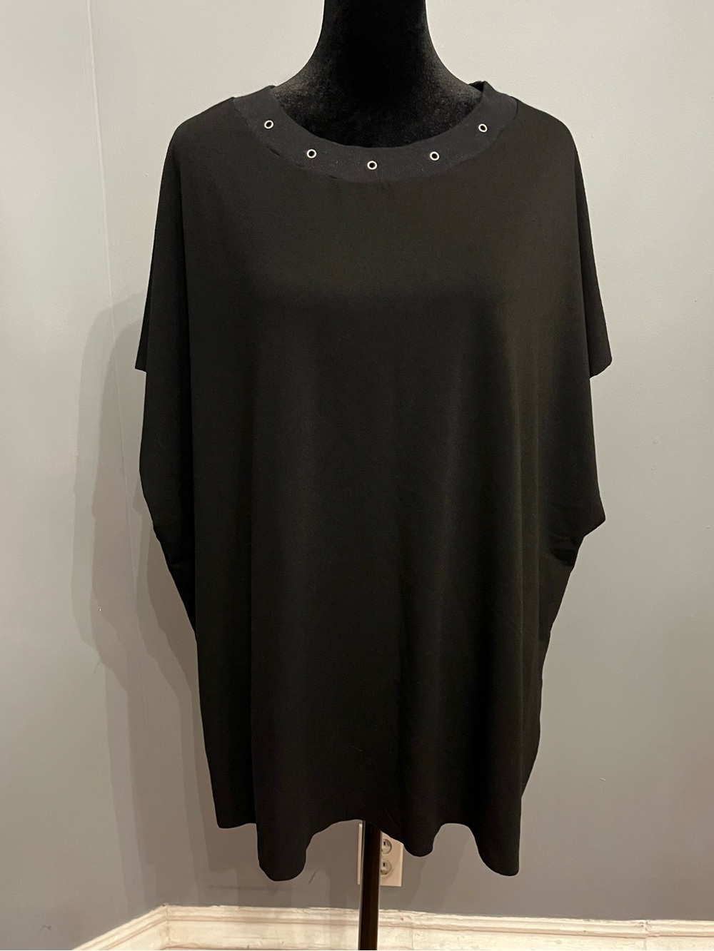 Tourani Relaxed Fit Black Flowy Muscle Tank With Grommet Detailing, One Size